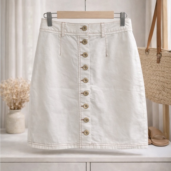 kate spade Dresses & Skirts - Kate Spade button down ivory white mini skirt